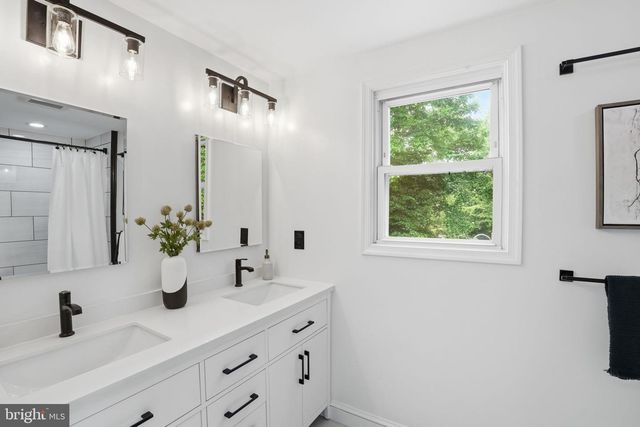3322 HOLLOMAN RD, Falls Church, VA 22042