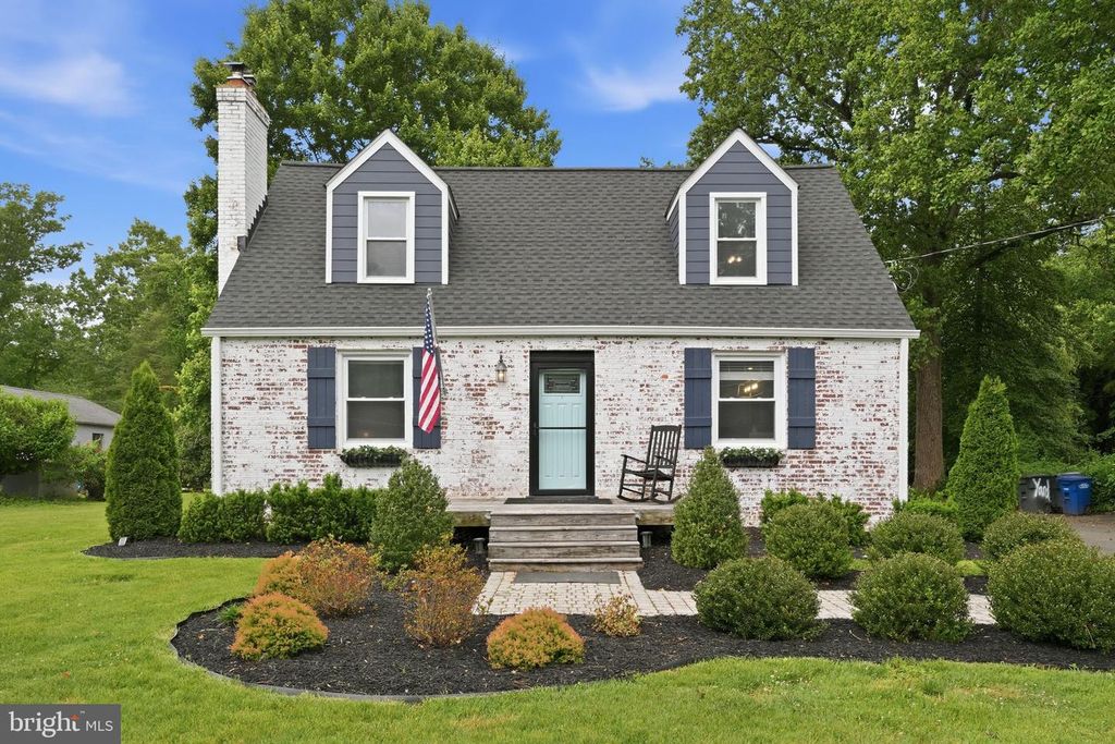 3322 HOLLOMAN RD, Falls Church, VA 22042