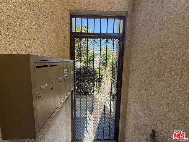 15024 Magnolia Boulevard 102, Los Angeles, CA 91403