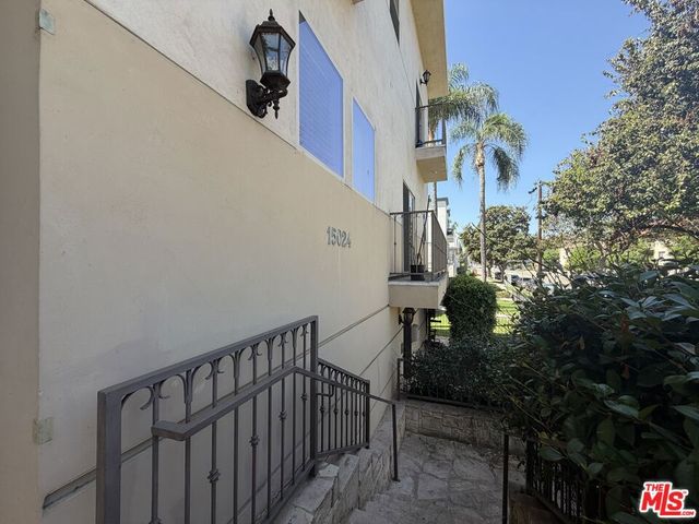 15024 Magnolia Boulevard 102, Los Angeles, CA 91403