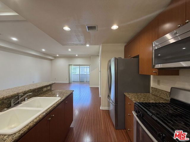 15024 Magnolia Boulevard 102, Los Angeles, CA 91403
