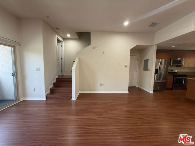 15024 Magnolia Boulevard 102, Los Angeles, CA 91403
