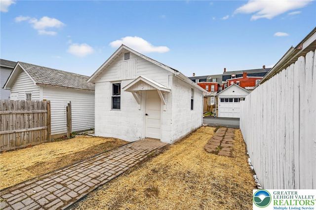 43 Evergreen Street, Nazareth Boro, PA 18064