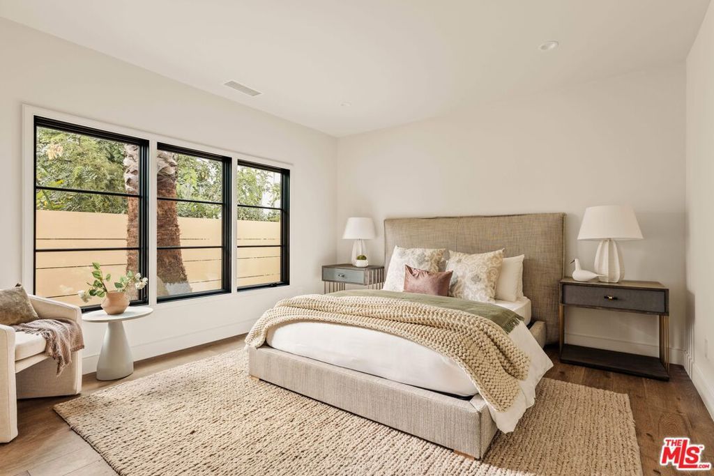 Image 12 of property listing at 6500 W 5th Street, Los Angeles, CA 90048