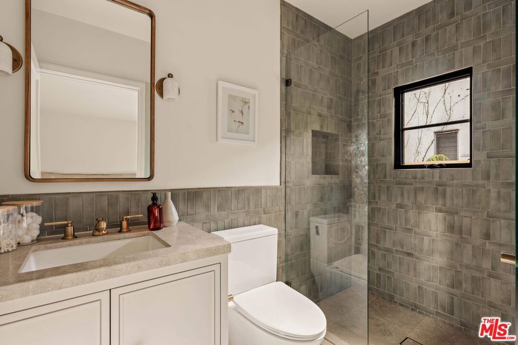 Image 13 of property listing at 6500 W 5th Street, Los Angeles, CA 90048