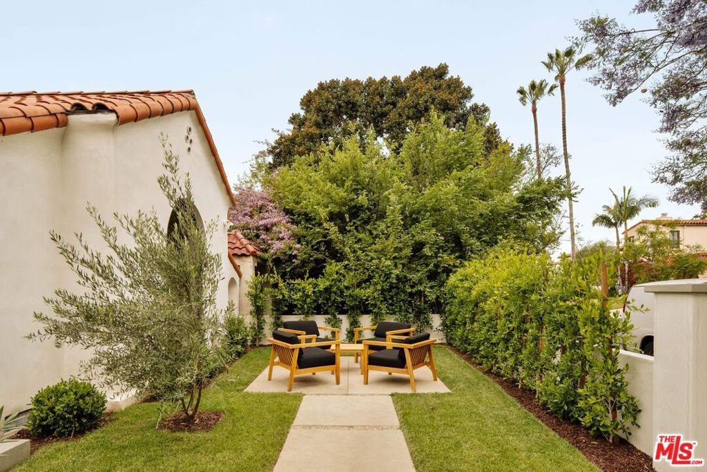 Image 3 of property listing at 6500 W 5th Street, Los Angeles, CA 90048