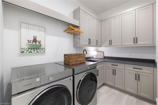 4221 7th AVE NW, Naples, FL 34119