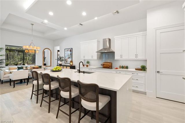 4221 7th AVE NW, Naples, FL 34119