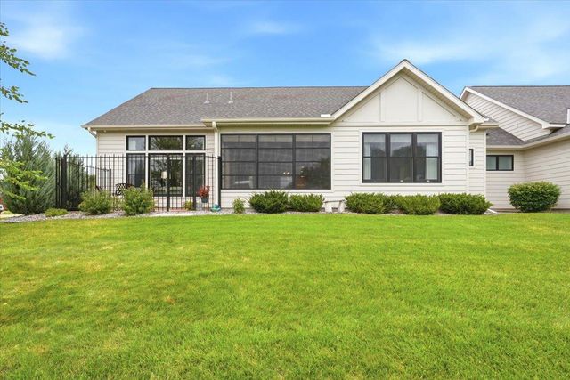 2302 Simply Living Lane, Hudson, WI 54016