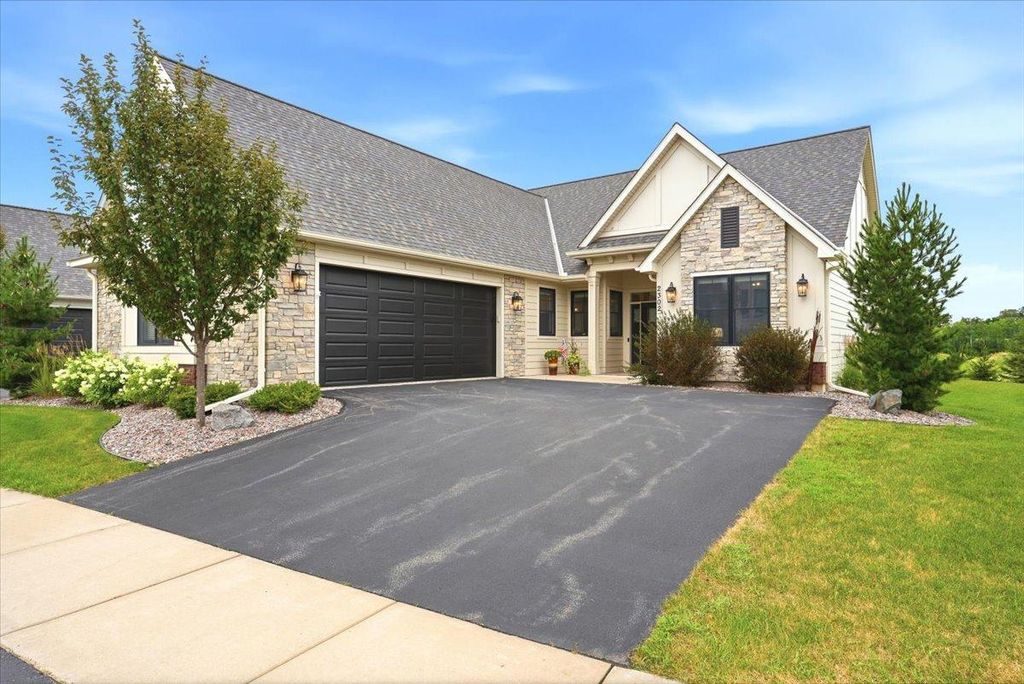 2302 Simply Living Lane, Hudson, WI 54016