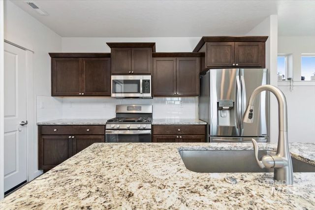 10757 W Thimbleberry Ct, Star, ID 83669