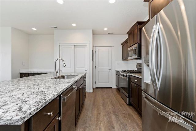 10757 W Thimbleberry Ct, Star, ID 83669