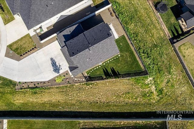 10757 W Thimbleberry Ct, Star, ID 83669