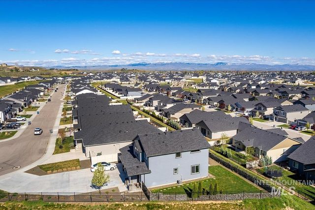 10757 W Thimbleberry Ct, Star, ID 83669