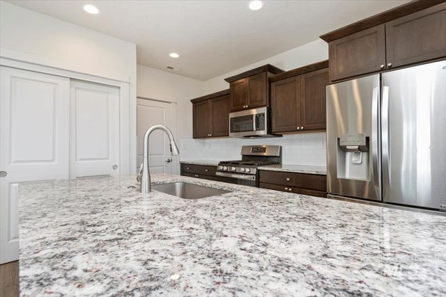 10757 W Thimbleberry Ct, Star, ID 83669