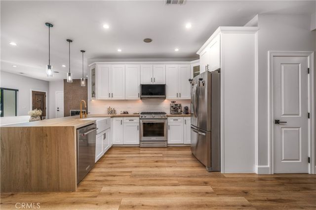 21327 Providencia, Woodland Hills, CA 91364