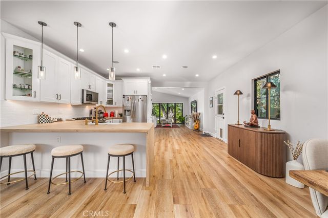 21327 Providencia, Woodland Hills, CA 91364