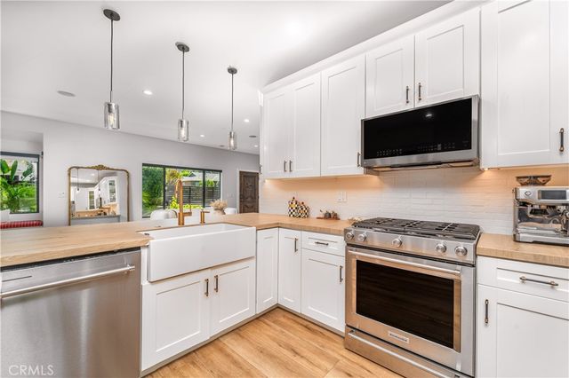 21327 Providencia, Woodland Hills, CA 91364