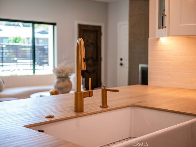 21327 Providencia, Woodland Hills, CA 91364
