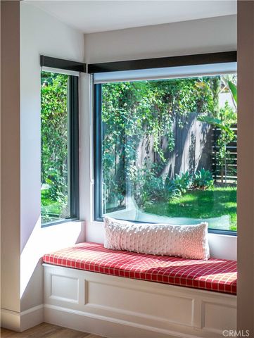 21327 Providencia, Woodland Hills, CA 91364