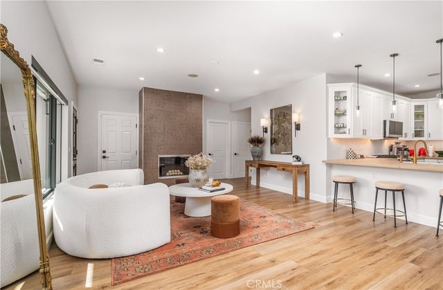 21327 Providencia, Woodland Hills, CA 91364