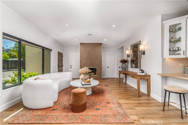 21327 Providencia, Woodland Hills, CA 91364