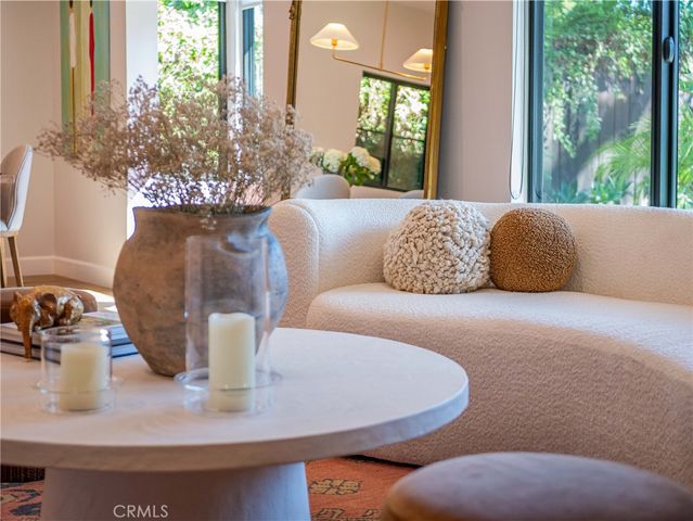 21327 Providencia, Woodland Hills, CA 91364