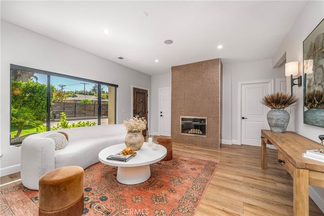 21327 Providencia, Woodland Hills, CA 91364