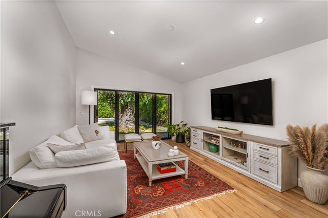 21327 Providencia, Woodland Hills, CA 91364
