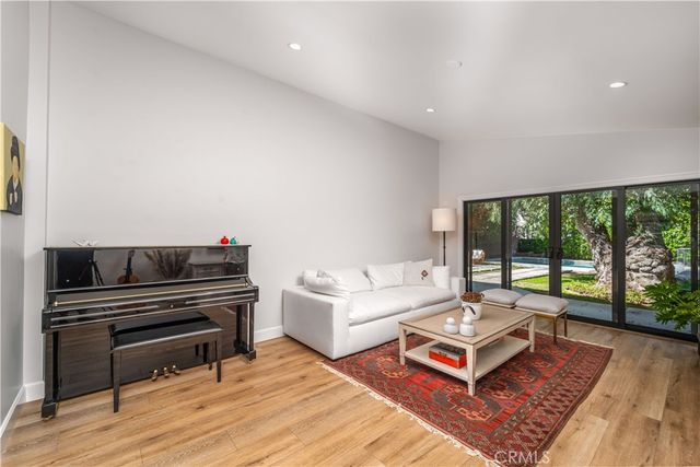 21327 Providencia, Woodland Hills, CA 91364