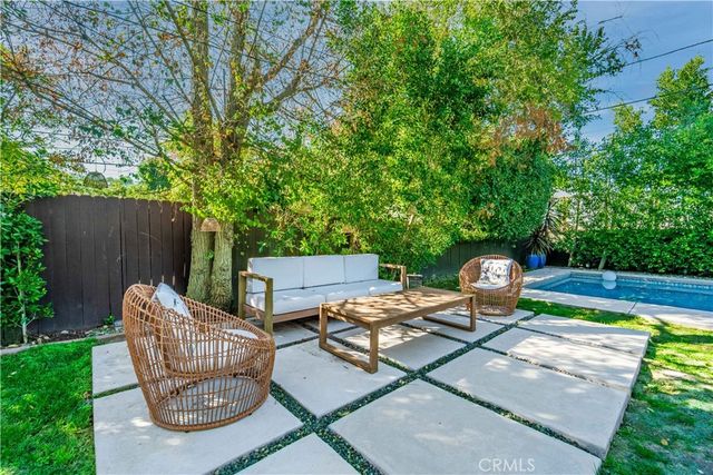 21327 Providencia, Woodland Hills, CA 91364