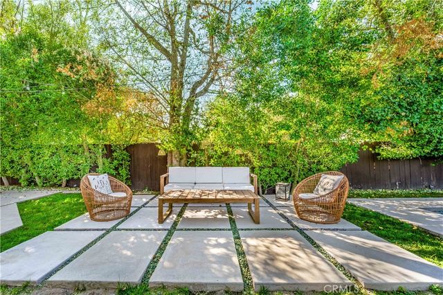 21327 Providencia, Woodland Hills, CA 91364
