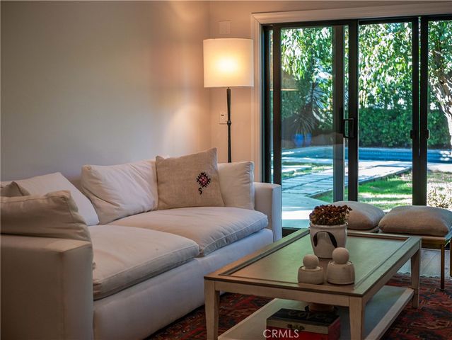 21327 Providencia, Woodland Hills, CA 91364