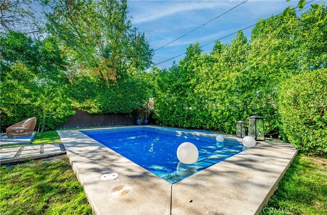 21327 Providencia, Woodland Hills, CA 91364