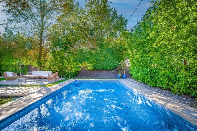 21327 Providencia, Woodland Hills, CA 91364