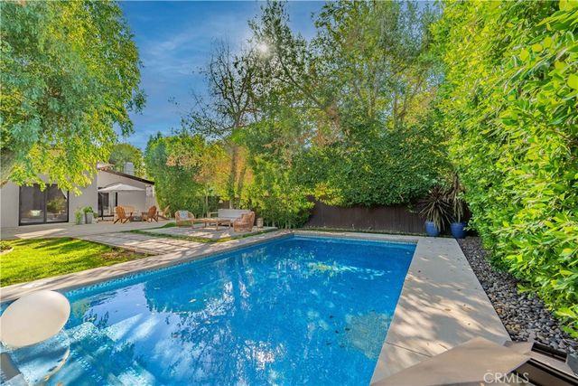 21327 Providencia, Woodland Hills, CA 91364