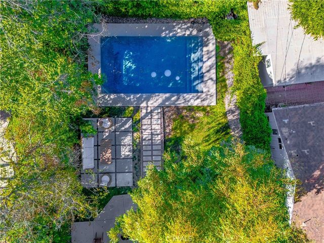 21327 Providencia, Woodland Hills, CA 91364