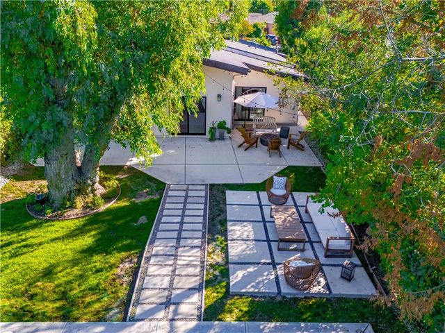 21327 Providencia, Woodland Hills, CA 91364