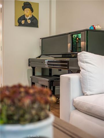 21327 Providencia, Woodland Hills, CA 91364