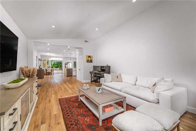 21327 Providencia, Woodland Hills, CA 91364