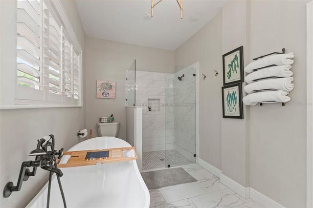 812 W RIVER HEIGHTS AVENUE, Tampa, FL 33603