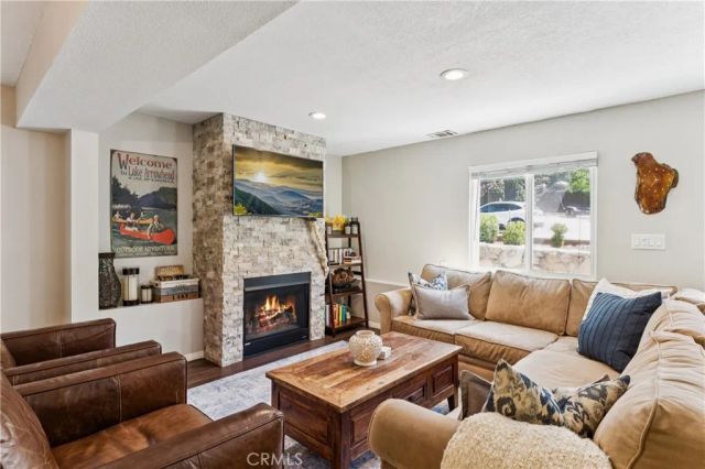 378 Oak Drive, Lake Arrowhead, CA 92352