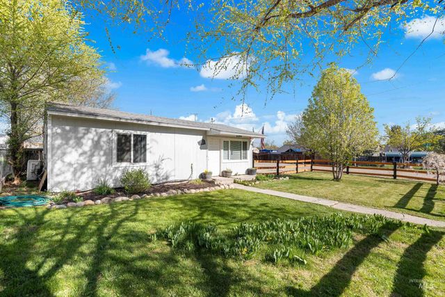 823 5th Ave N, Nampa, ID 83687