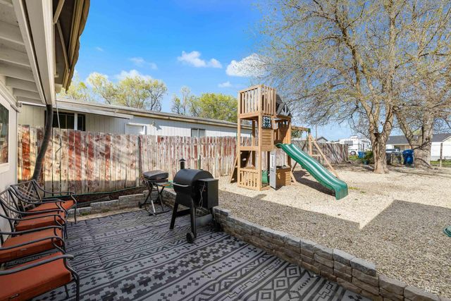 823 5th Ave N, Nampa, ID 83687