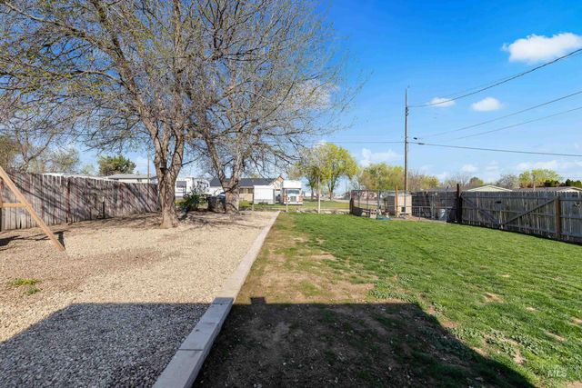 823 5th Ave N, Nampa, ID 83687