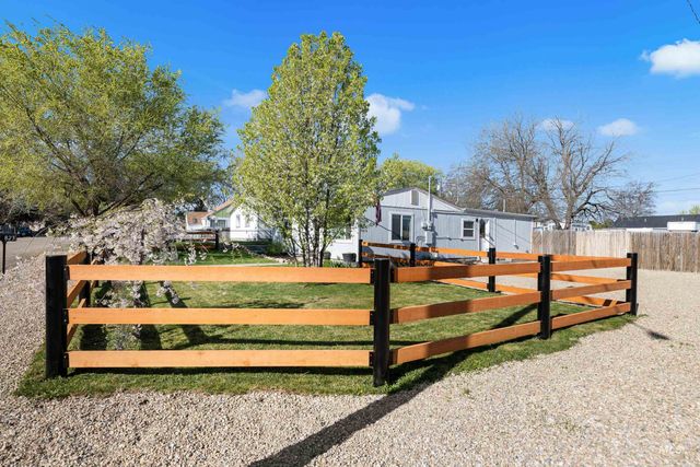 823 5th Ave N, Nampa, ID 83687