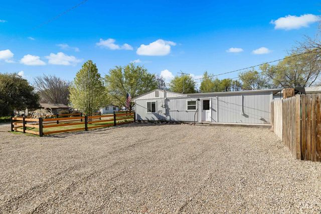 823 5th Ave N, Nampa, ID 83687