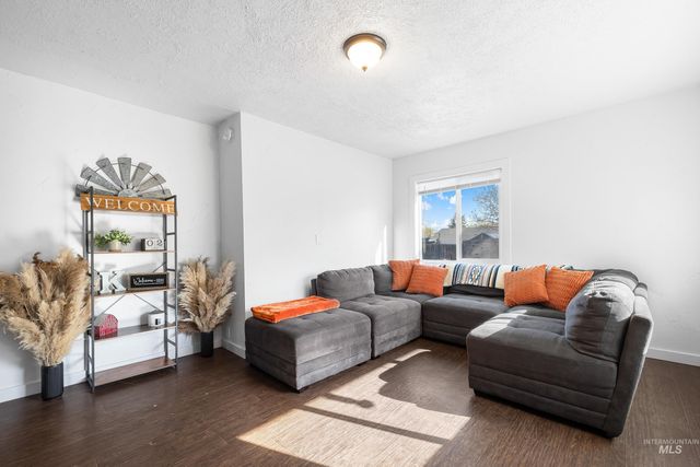 823 5th Ave N, Nampa, ID 83687