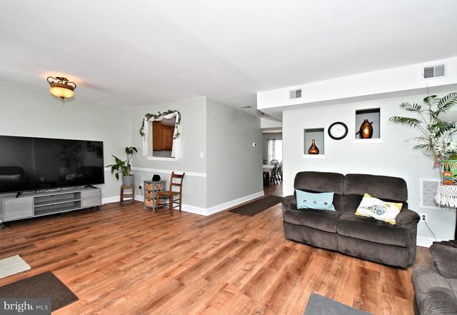 1258 LISA DR, Warrington, PA 18976