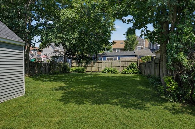 85 Middle St, Fairhaven, MA 02719